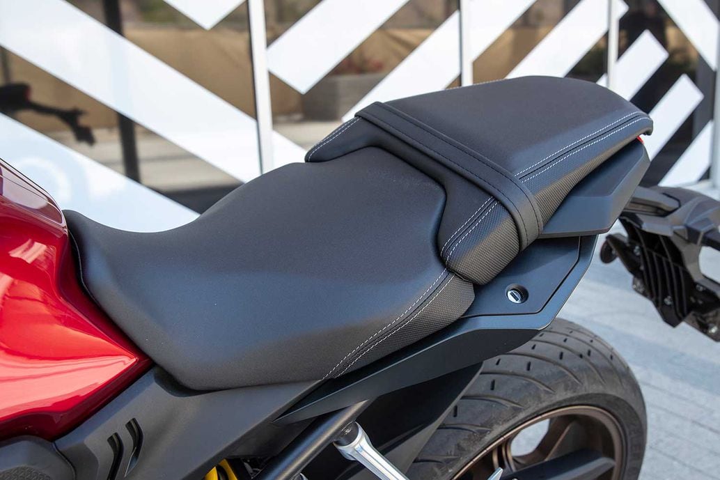 2019 Honda CB650R seat.