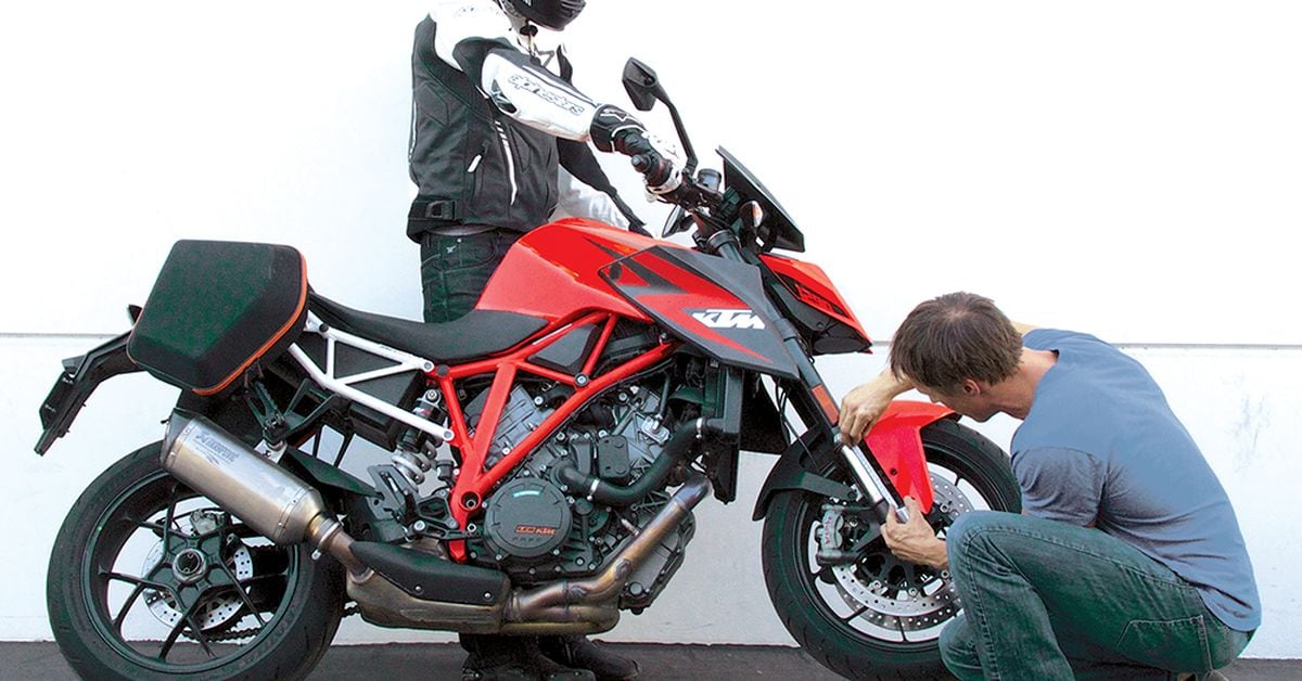 motorcycle-suspension-how-to-adjust-rider-sag-motorcyclist