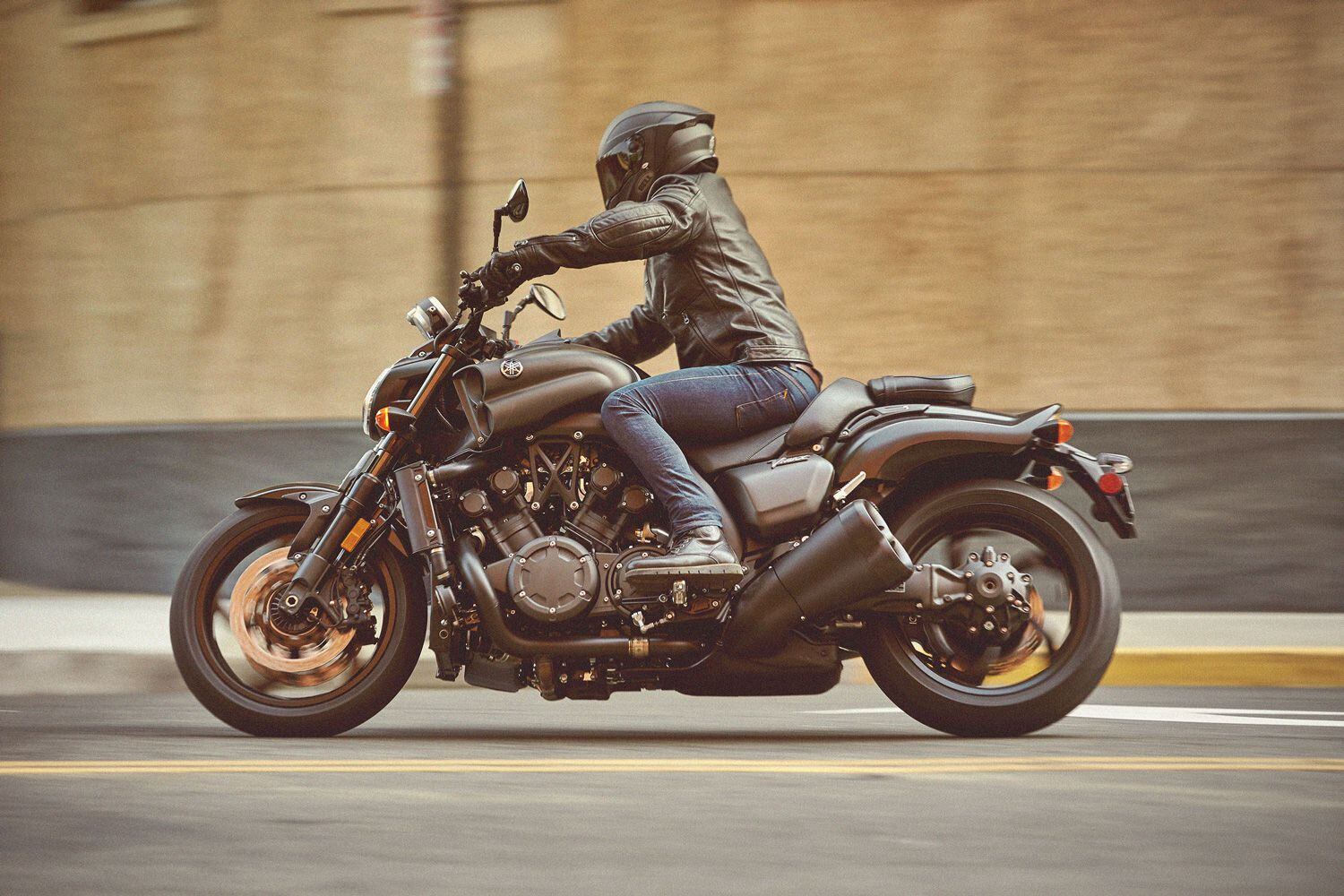 Круизер Yamaha v Max