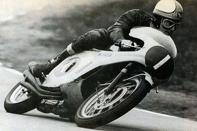 Steve Platers Dramatic Lap Of The Tt On The Six Cylinder Honda Rc166 Motorcyclist
