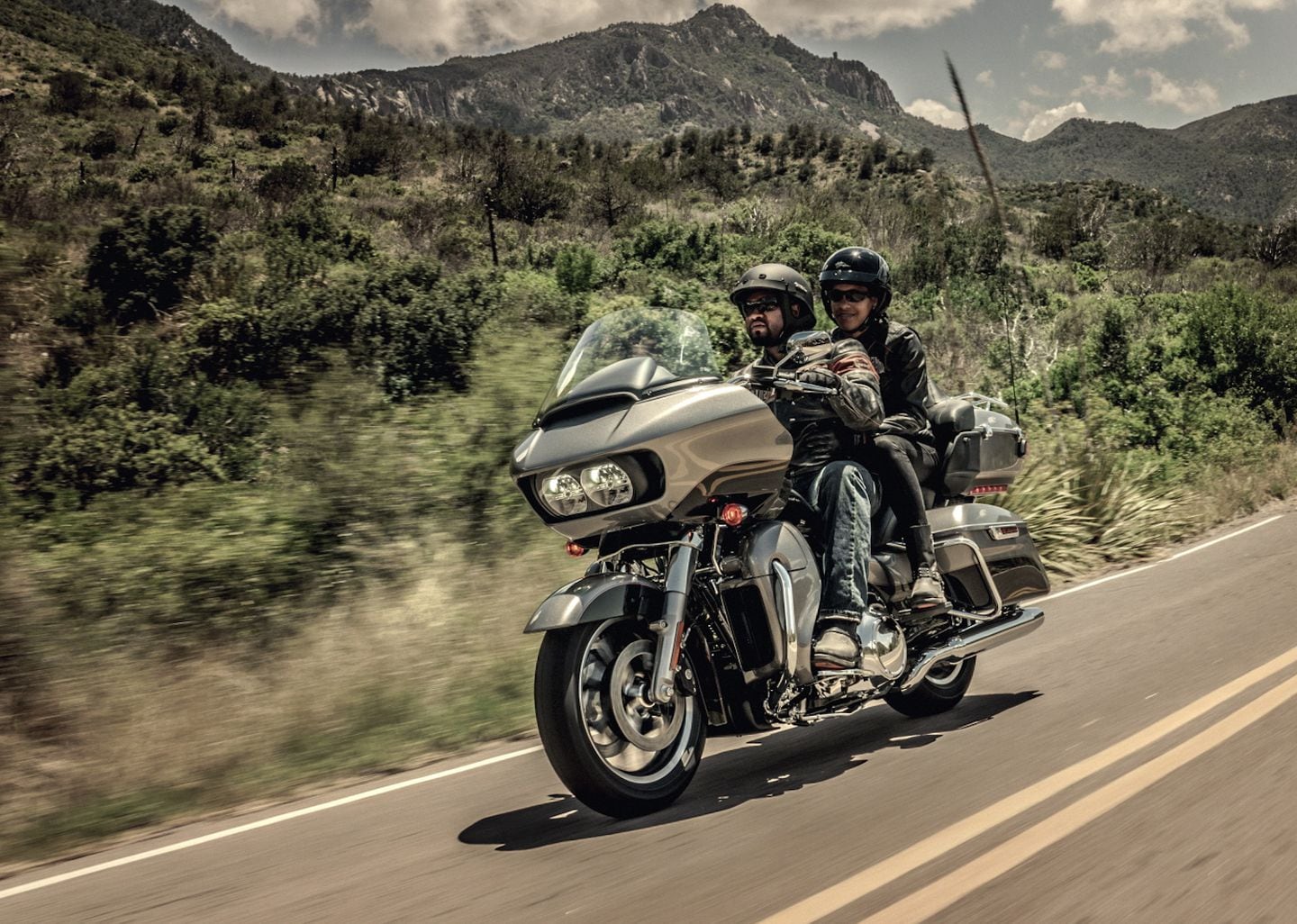 FIRST LOOK: 2016 HARLEY-DAVIDSON ROAD GLIDE ULTRA | Motorcyclist