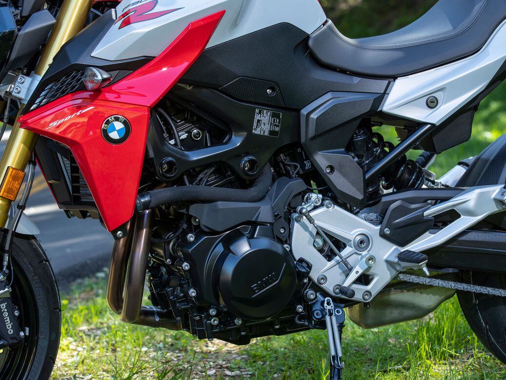 BMW F900R Naked - Full Review 