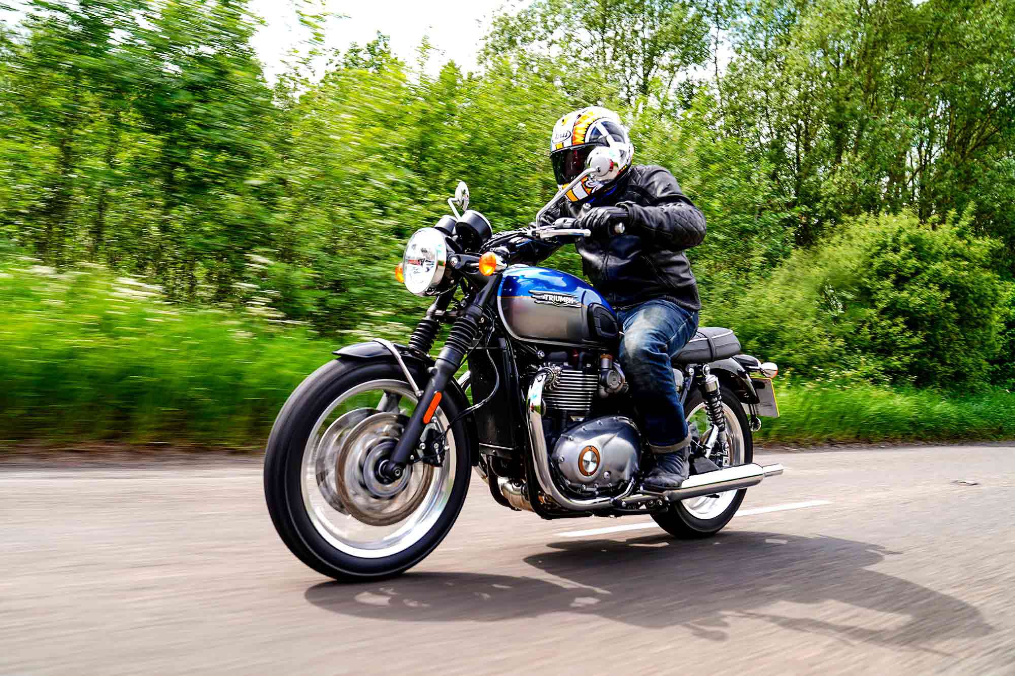 2022 Triumph Bonneville T120 First Ride Review - Car Apace Project