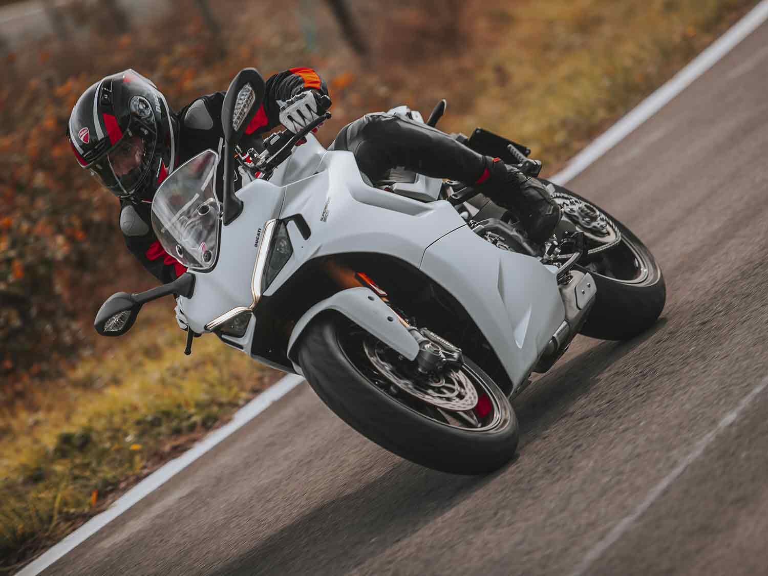 2021 Ducati 950 SuperSport First Look Preview Photo Gallery - News AKMI