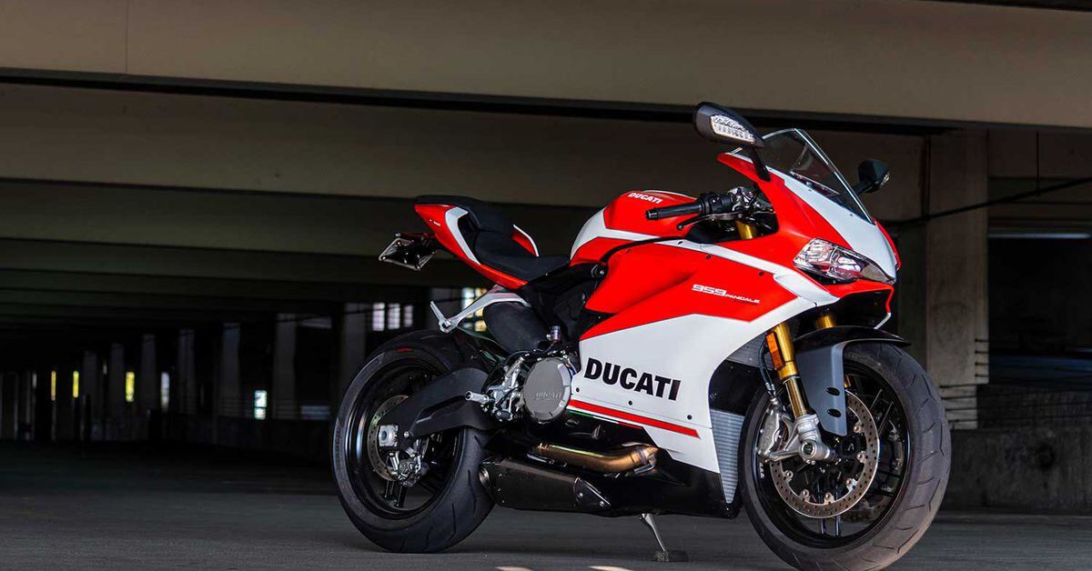 2019 Ducati 959 Panigale Corse First Ride Review | Motorcyclist