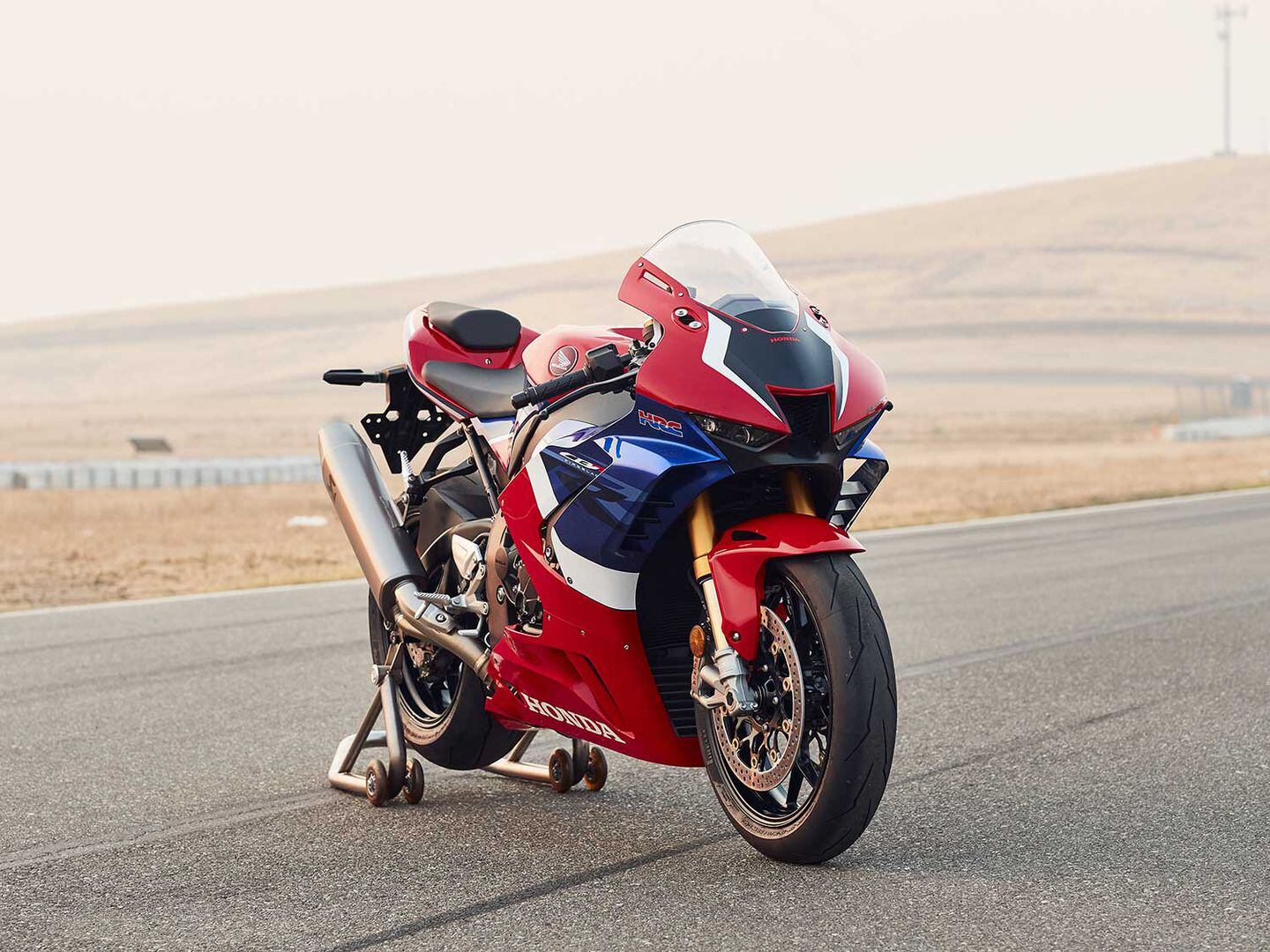 2021 Honda CBR1000RR-R Fireblade SP MC Commute Review Photo Gallery ...