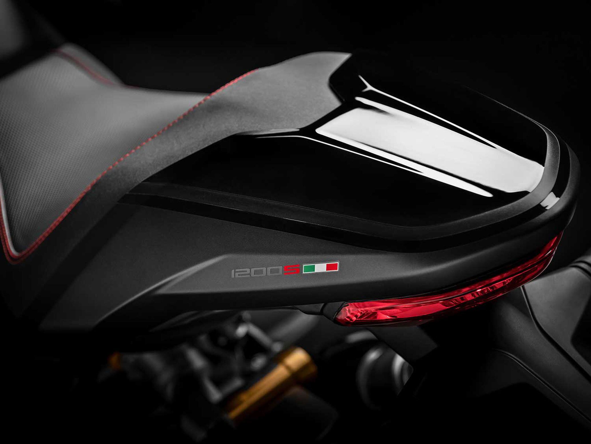 The 2020 Monster 1200 S borrows the outgoing Monster 1200 R's svelte tailsection.