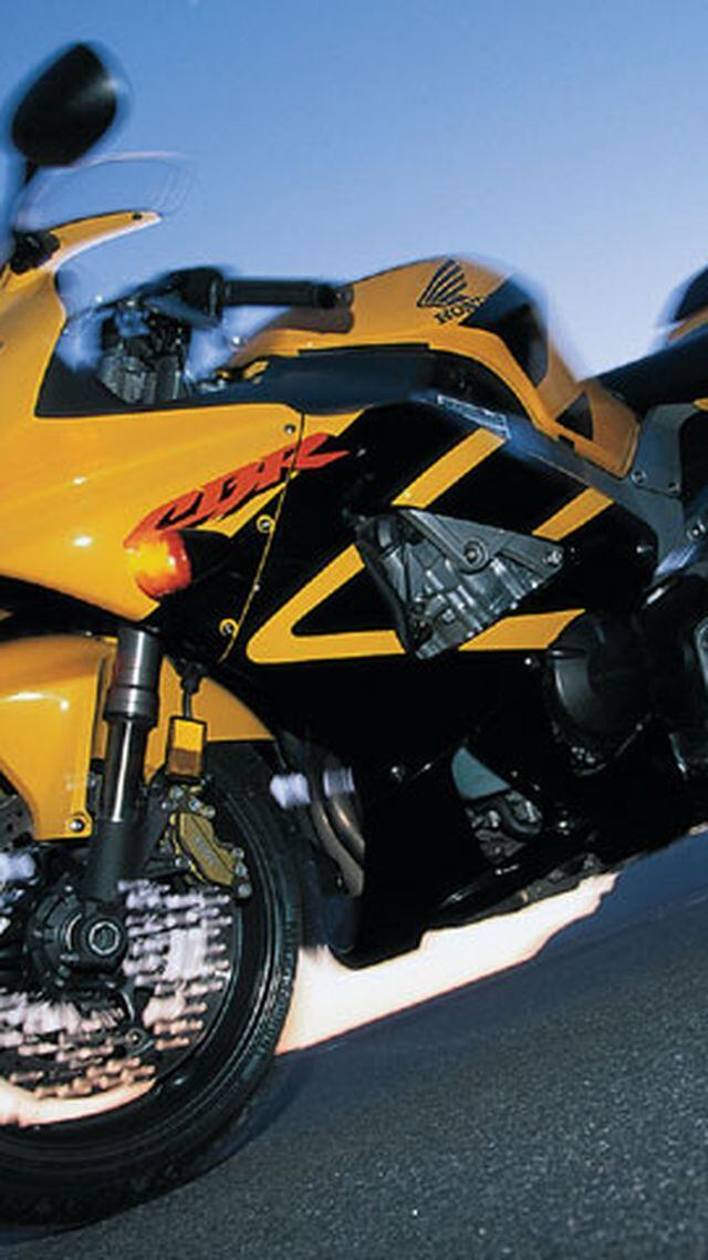 Honda CBR 929 RR | Superbikes 2000 | Motorcyclist