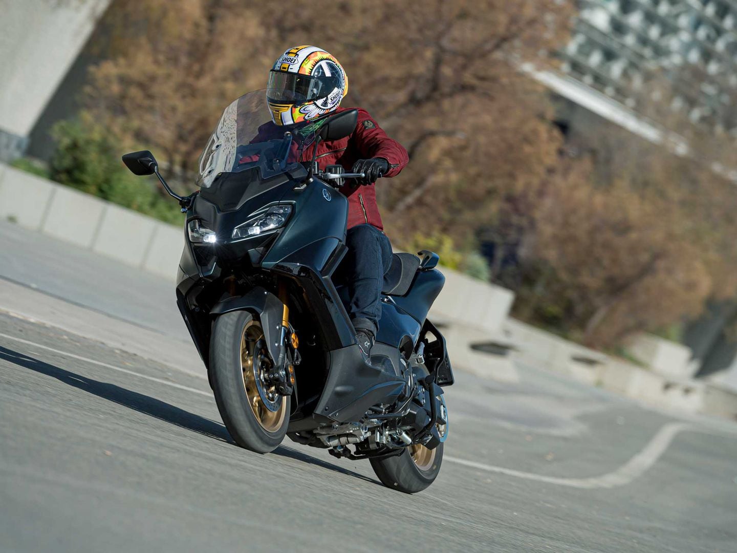 Yamaha TMAX goes to the max! Top-spec scoot gets more tech and a