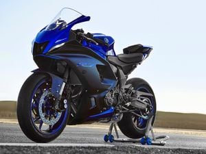 New r7 deals yamaha