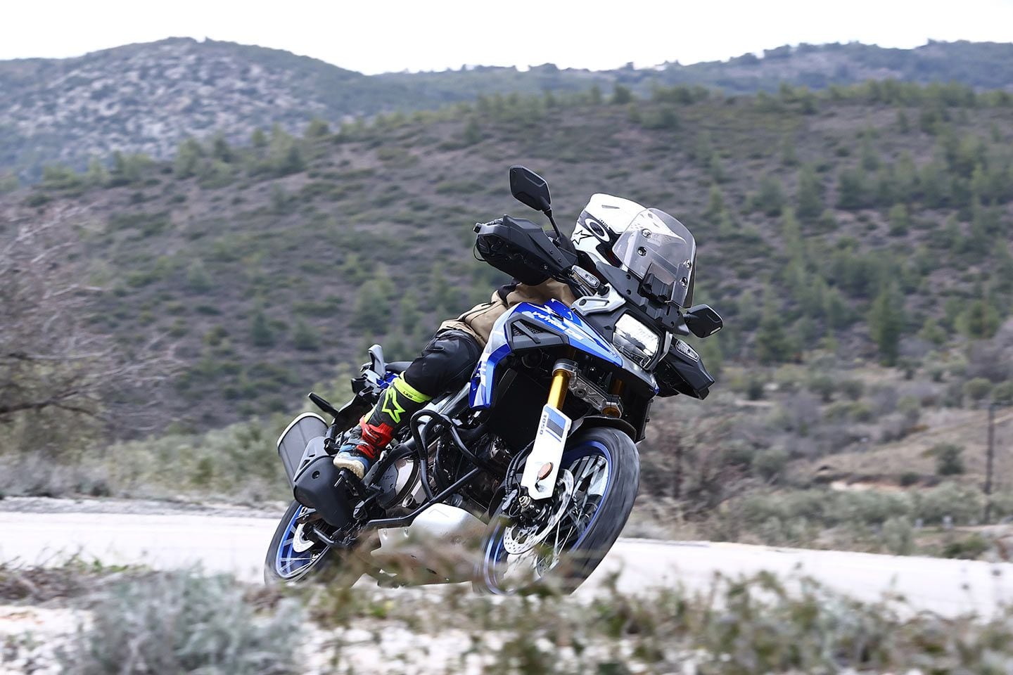 2023 Suzuki V-Strom 1050DE First Ride Review | Motorcyclist