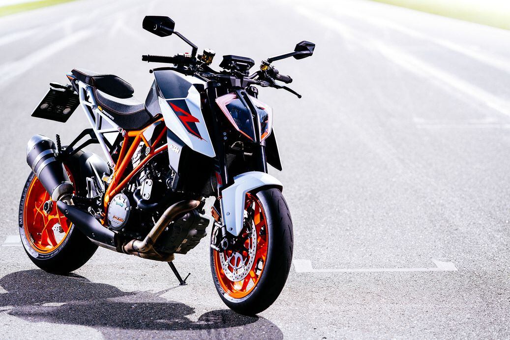 Модернизированный KTM 1290 Super Duke R 2017 получил новую электронику