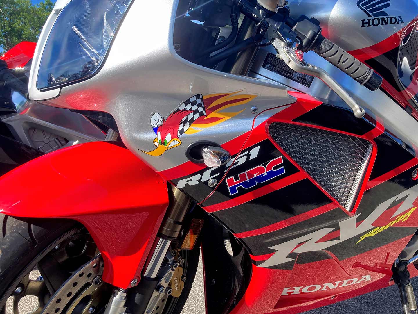 See? Stickers do add horsepower. HRC and Clay Smith–inspired woodpecker sticker speaks to the upgrades within this Honda RC51.